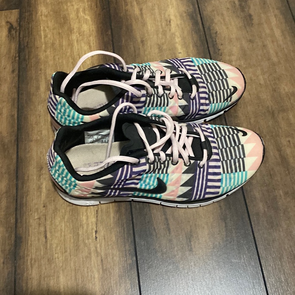 🔥🔥🔥🔥🔥Womens Nike free runners light used 🔥🔥🔥🔥🔥 great shape 9/10